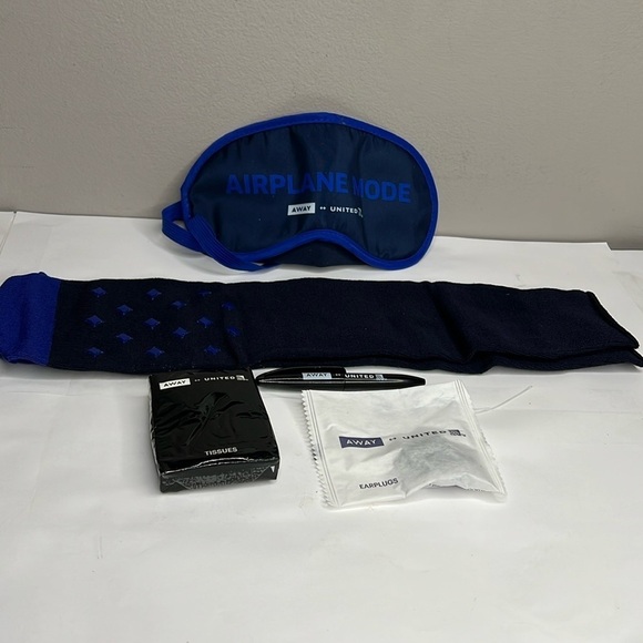 Away Mini Travel Zip Around Case Navy. With Travel Samples New Never Used - Picture 7 of 7